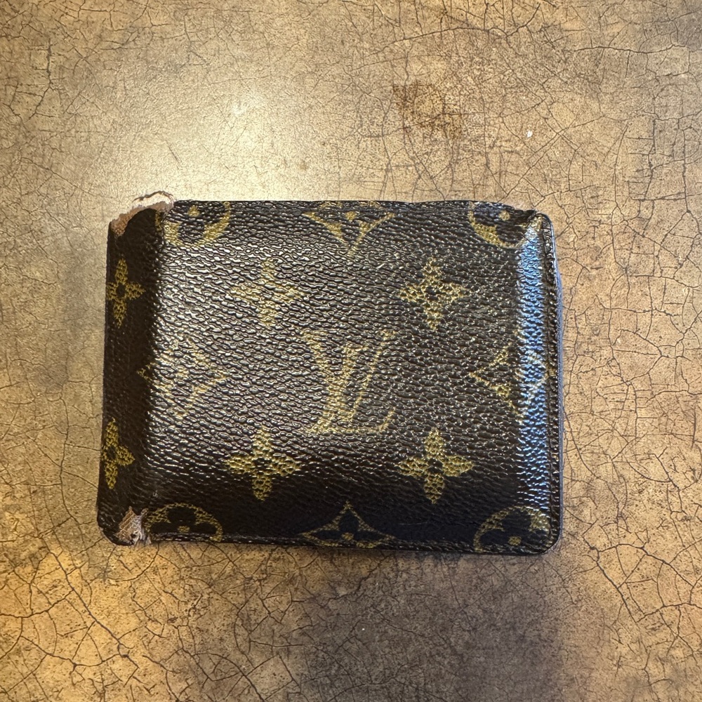 Authentic Louis Vuitton Leather Monogram Designer Wallet